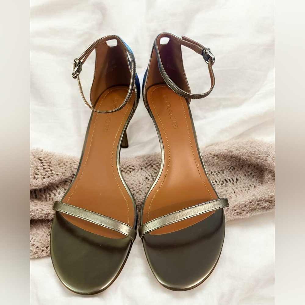 Coach kitten heel sandal gently used size 10
